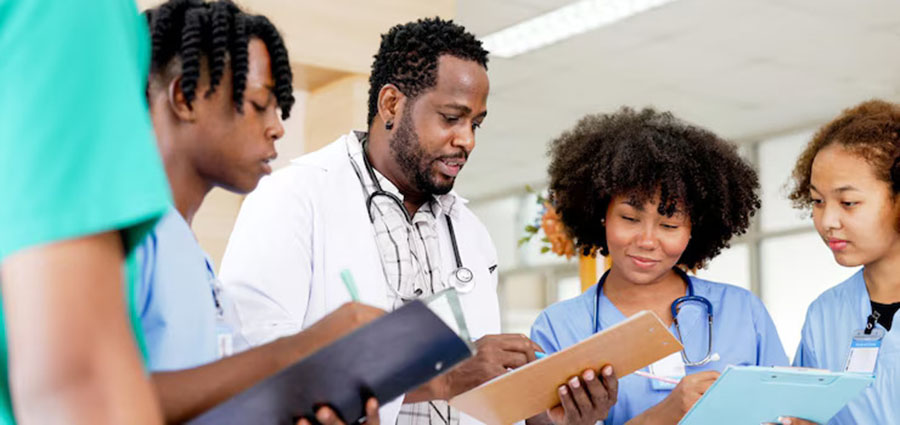 medical student surround an instructor during a theory lesson.-Medical school. Paula training institute.