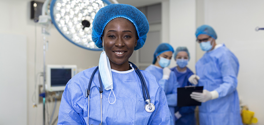 happy-theatre-sterile-assistant-standing-in-an-operating-room-ready-for-operation. high paying short health courses