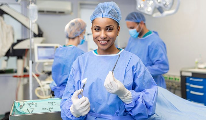 portrait-african-woman-theartre-sterile-assistant-standing-operating-room-ready-to-wor